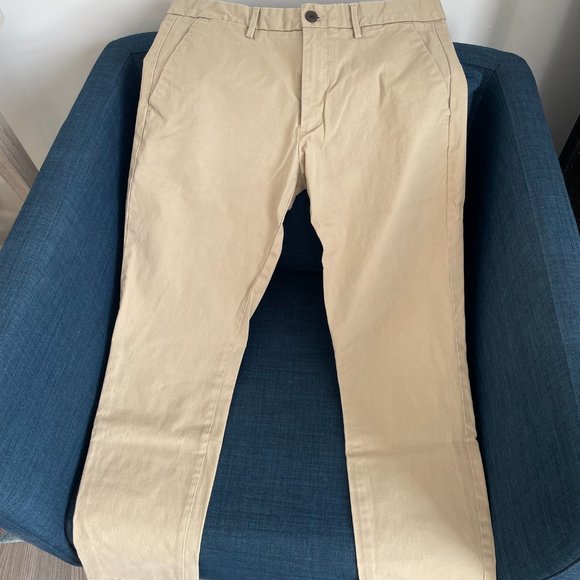 Gap Modern Khakis in Skinny Fit Size 32x30 - Picture 2 of 3